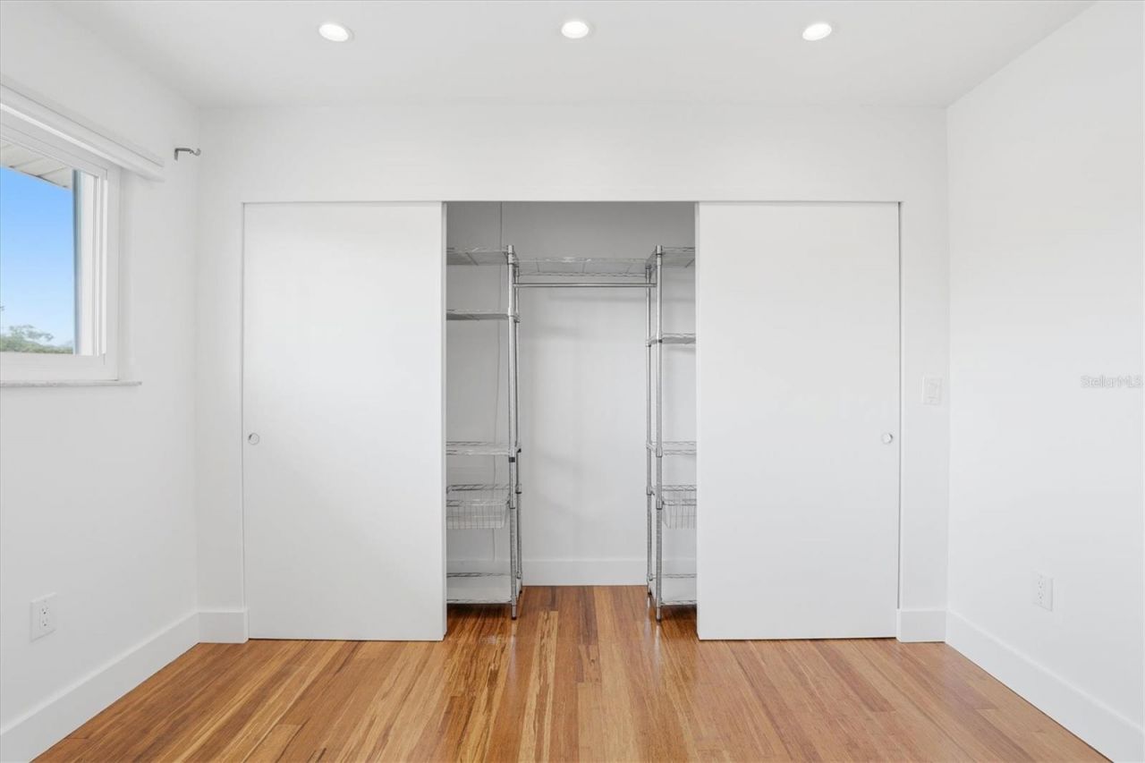 6537 Cape Hatteras Way Ne, Unit 4, Saint Petersburg, FL 33702 Photo