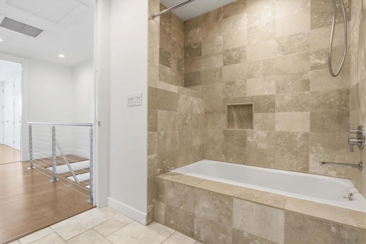 6537 Cape Hatteras Way Ne, Unit 4, Saint Petersburg, FL 33702 Photo