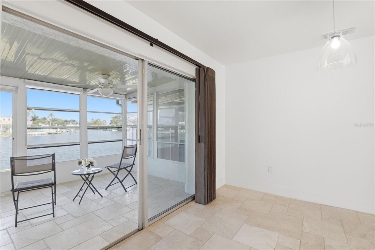 6537 Cape Hatteras Way Ne, Unit 4, Saint Petersburg, FL 33702 Photo