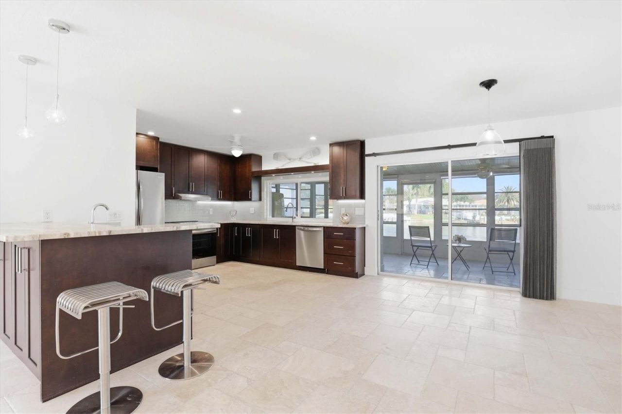 6537 Cape Hatteras Way Ne, Unit 4, Saint Petersburg, FL 33702 Photo