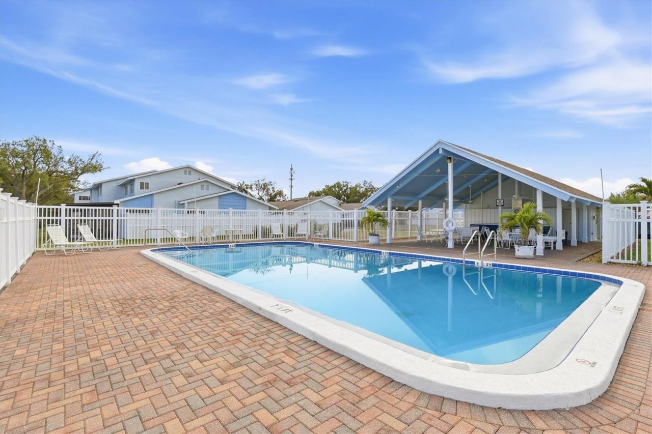 6537 Cape Hatteras Way Ne, Unit 4, Saint Petersburg, FL 33702 Photo