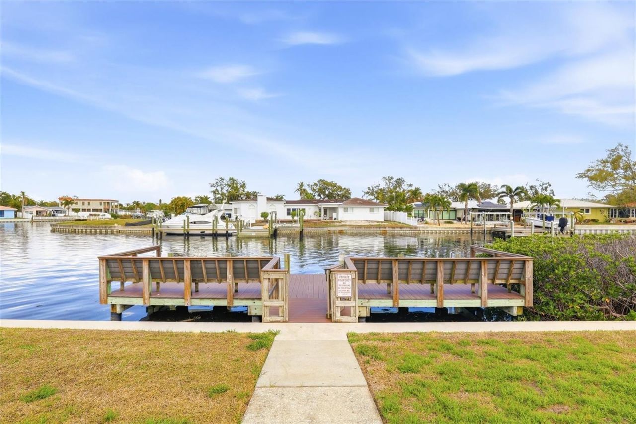 6537 Cape Hatteras Way Ne, Unit 4, Saint Petersburg, FL 33702 Photo