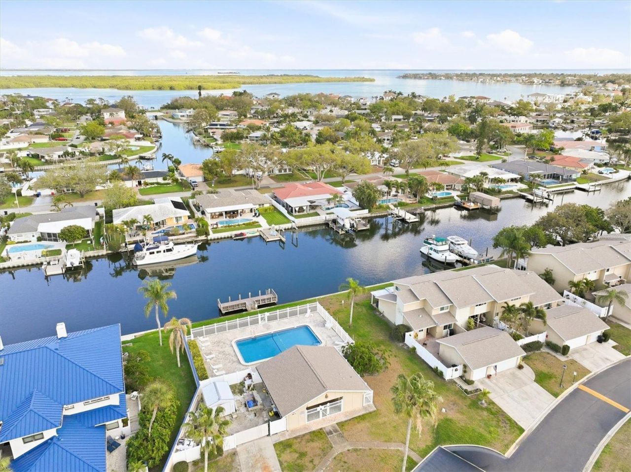 6537 Cape Hatteras Way Ne, Unit 4, Saint Petersburg, FL 33702 Photo