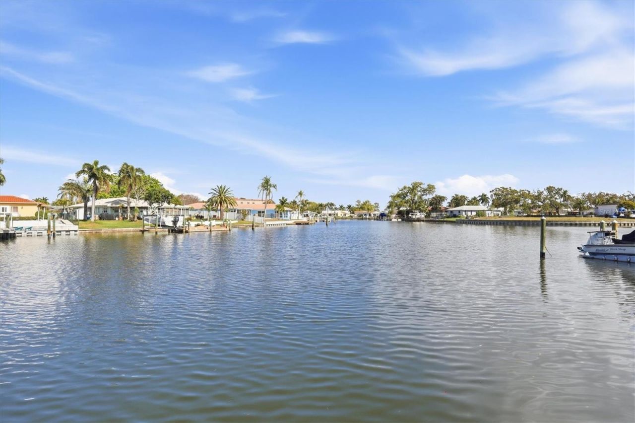 6537 Cape Hatteras Way Ne, Unit 4, Saint Petersburg, FL 33702 Photo
