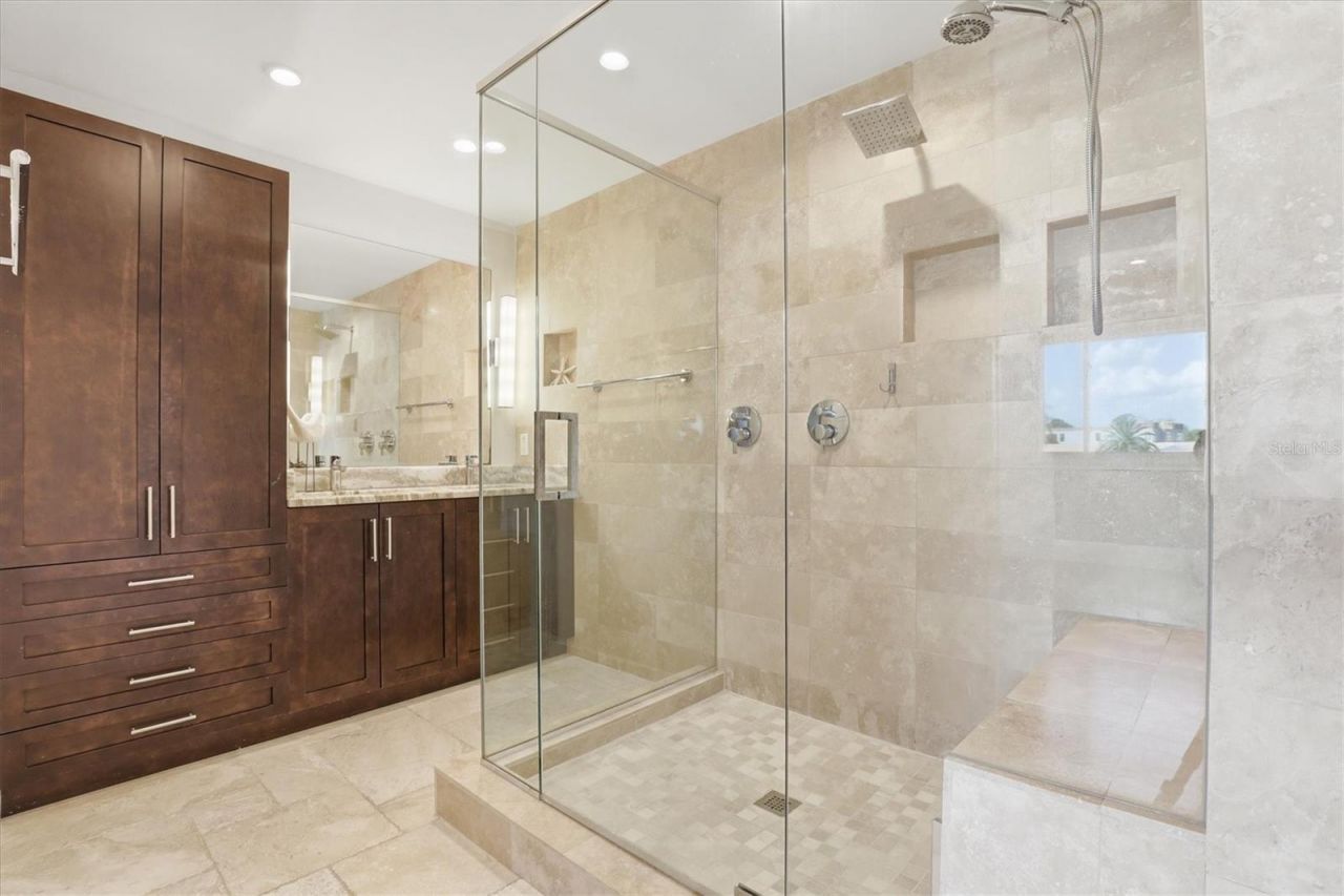 6537 Cape Hatteras Way Ne, Unit 4, Saint Petersburg, FL 33702 Photo