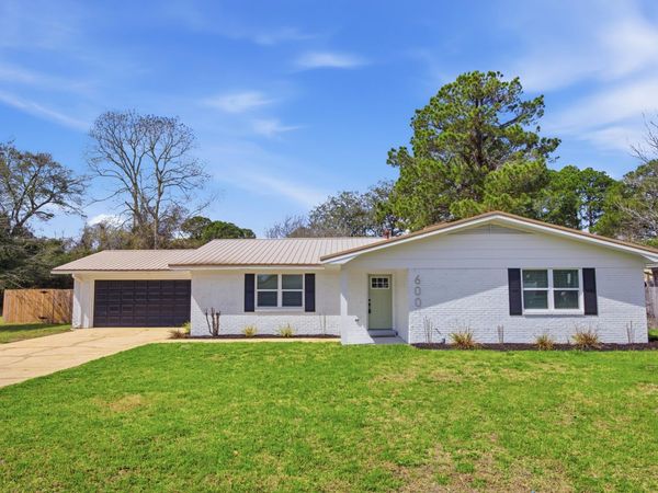 600 Burgundy Lane, Fort Walton Beach, FL 32547