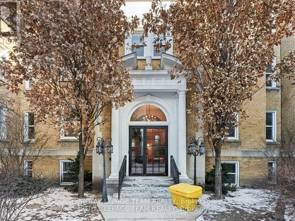 407 ELGIN Street, Unit 30, Ottawa, ON K2P1N2