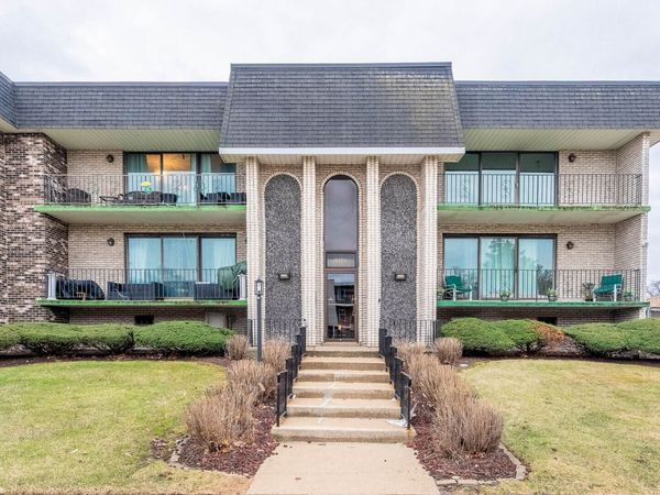 9120 S Pulaski Road, Unit 2W, Oak Lawn, IL 60453