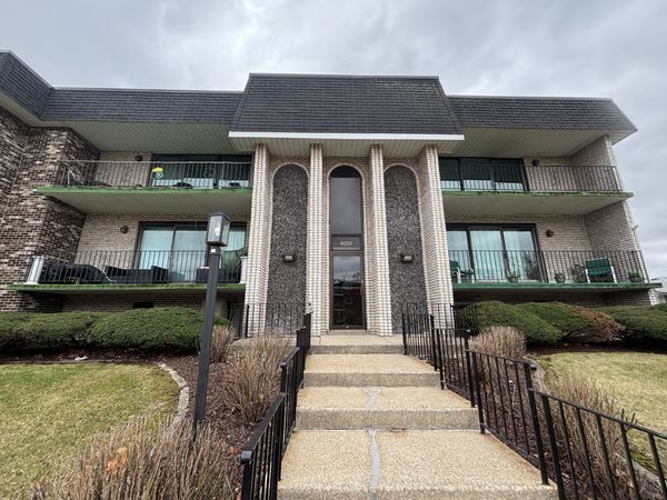 9120 S Pulaski Road , Unit 2W, Oak Lawn, IL 60453