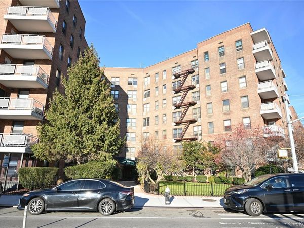 100-25 Queens Boulevard , Unit 7M, Forest Hills, NY 11375