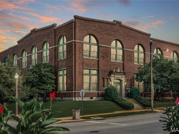 4242 Laclede Avenue, Unit 213, St Louis, MO 63108