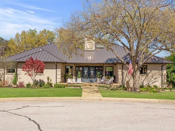 4304 Briarhaven Road, Fort Worth, TX 76109