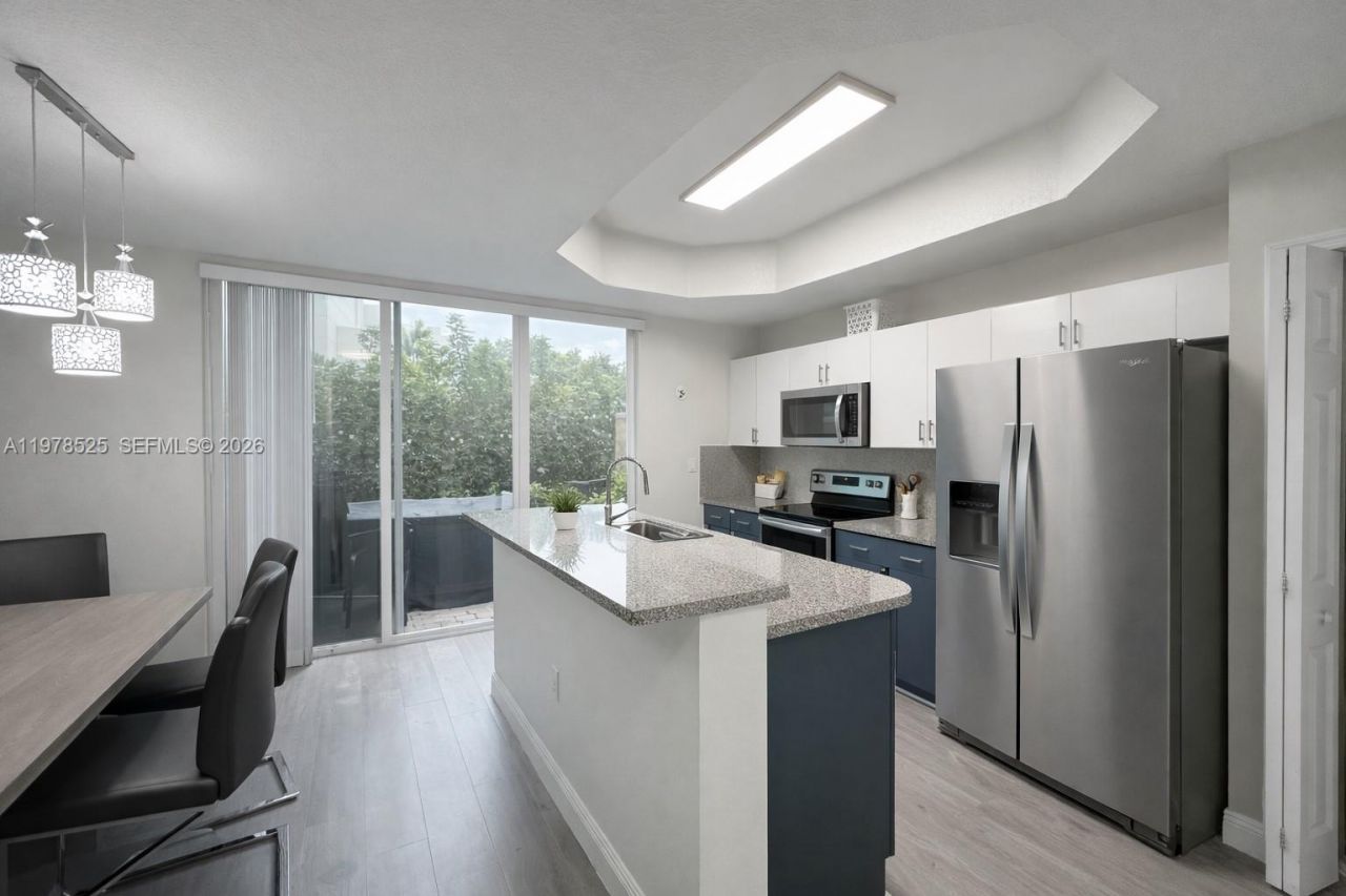 10557 SW 6th St, Unit 1306, Pembroke Pines, FL 33025 Photo