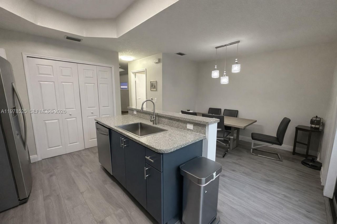 10557 SW 6th St, Unit 1306, Pembroke Pines, FL 33025 Photo