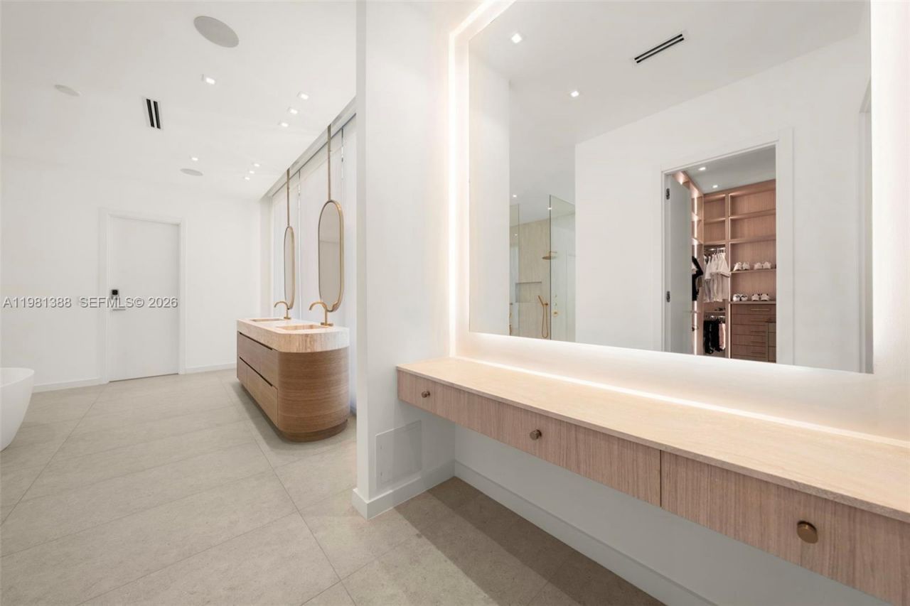 7700 SW 50th Ct , Miami, FL 33143 Photo