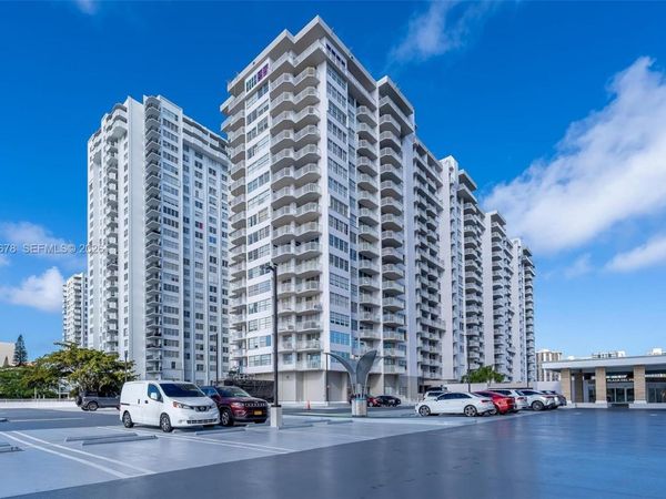 18071 Biscayne Blvd , Unit 402, Aventura, FL 33160