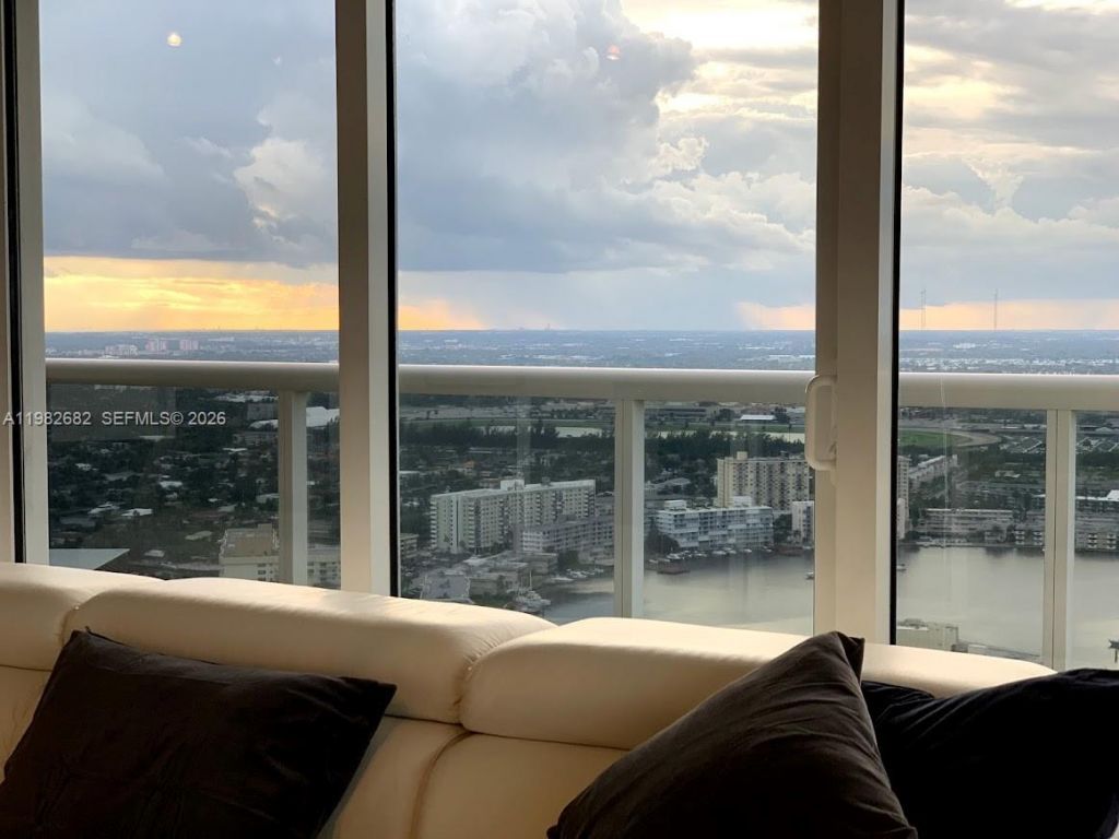 1830 S Ocean Dr, Unit 4608, Hallandale Beach, FL 33009 Photo