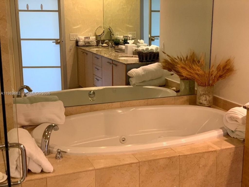 1830 S Ocean Dr, Unit 4608, Hallandale Beach, FL 33009 Photo