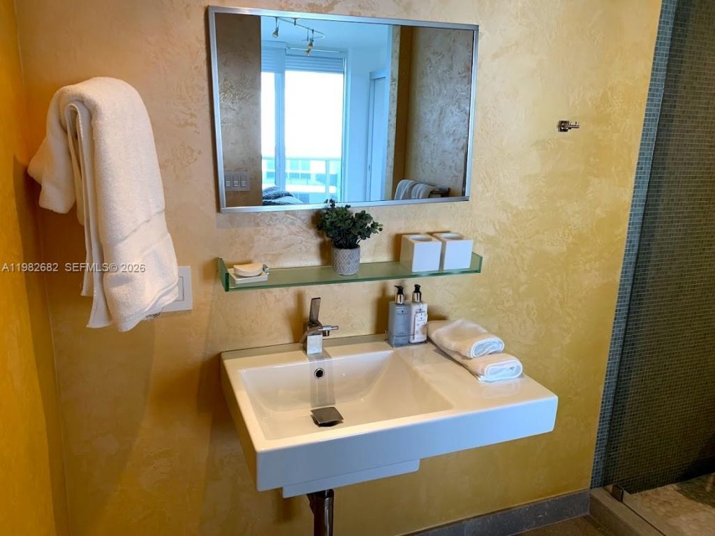 1830 S Ocean Dr, Unit 4608, Hallandale Beach, FL 33009 Photo