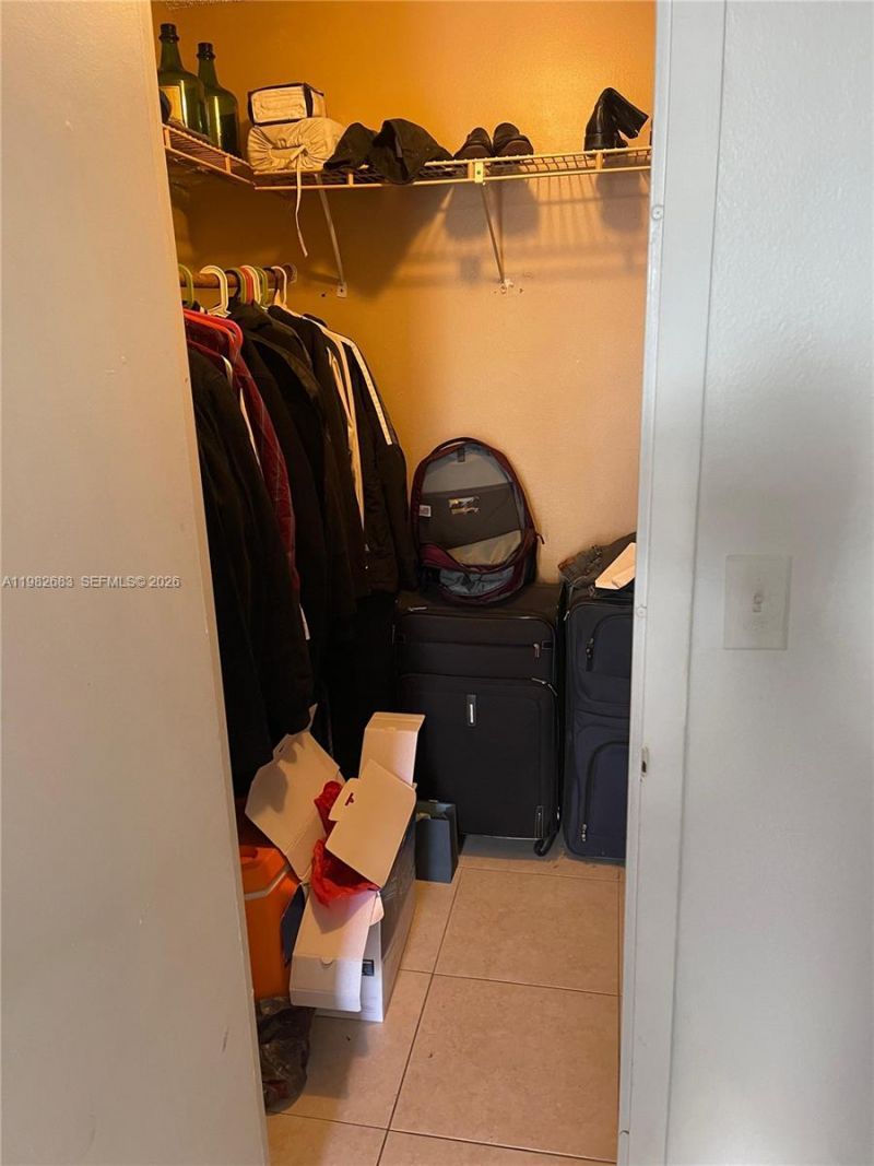 210 172nd St , Unit 323, Sunny Isles Beach, FL 33160 Photo