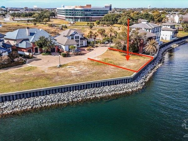 16 Wharf Ave, Pensacola, FL 32502