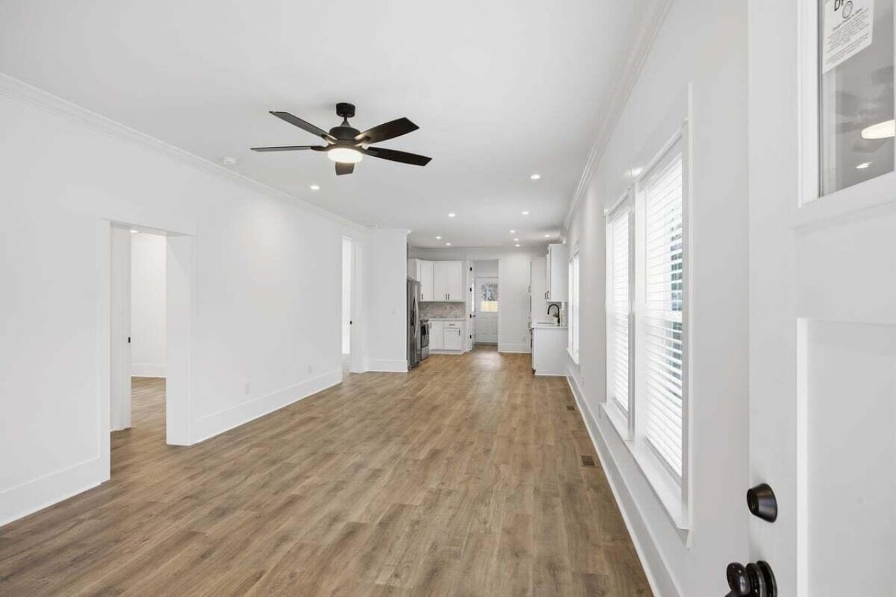 1550 Larry Street Photo 5