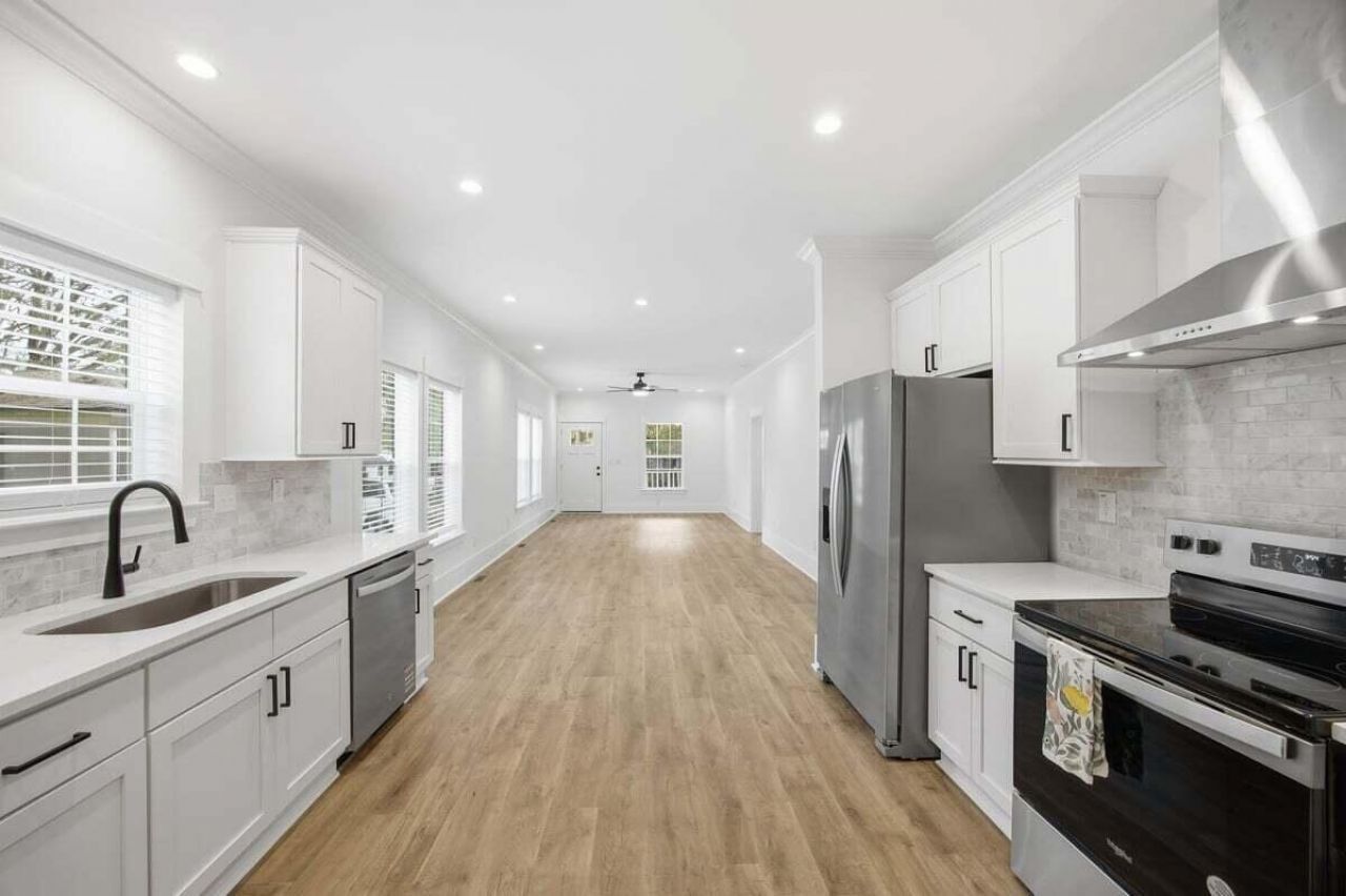 1550 Larry Street Photo 6