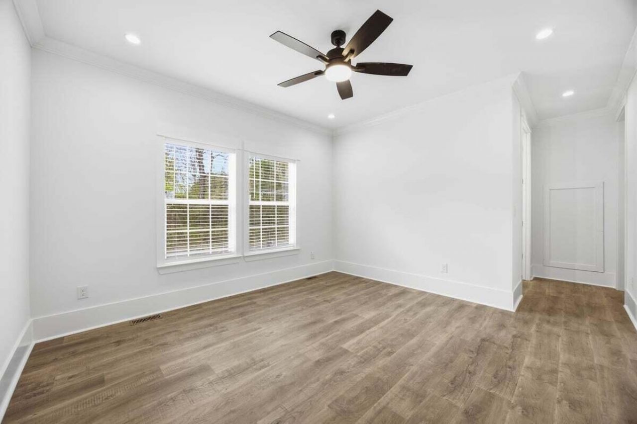 1550 Larry Street Photo 9