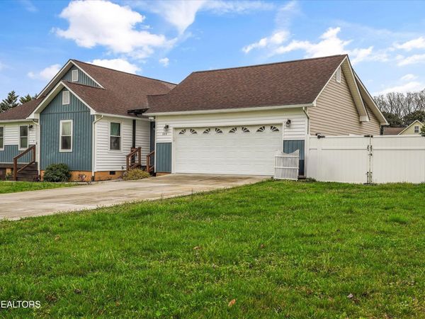 222 Wind Chase Drive, Madisonville, TN 37354