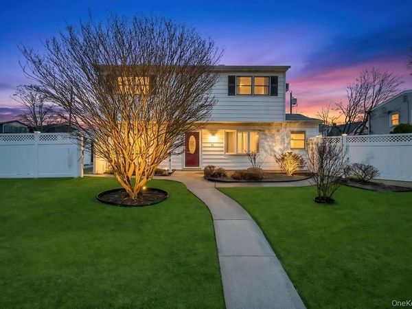 33 Pond Lane, Levittown, NY 11756