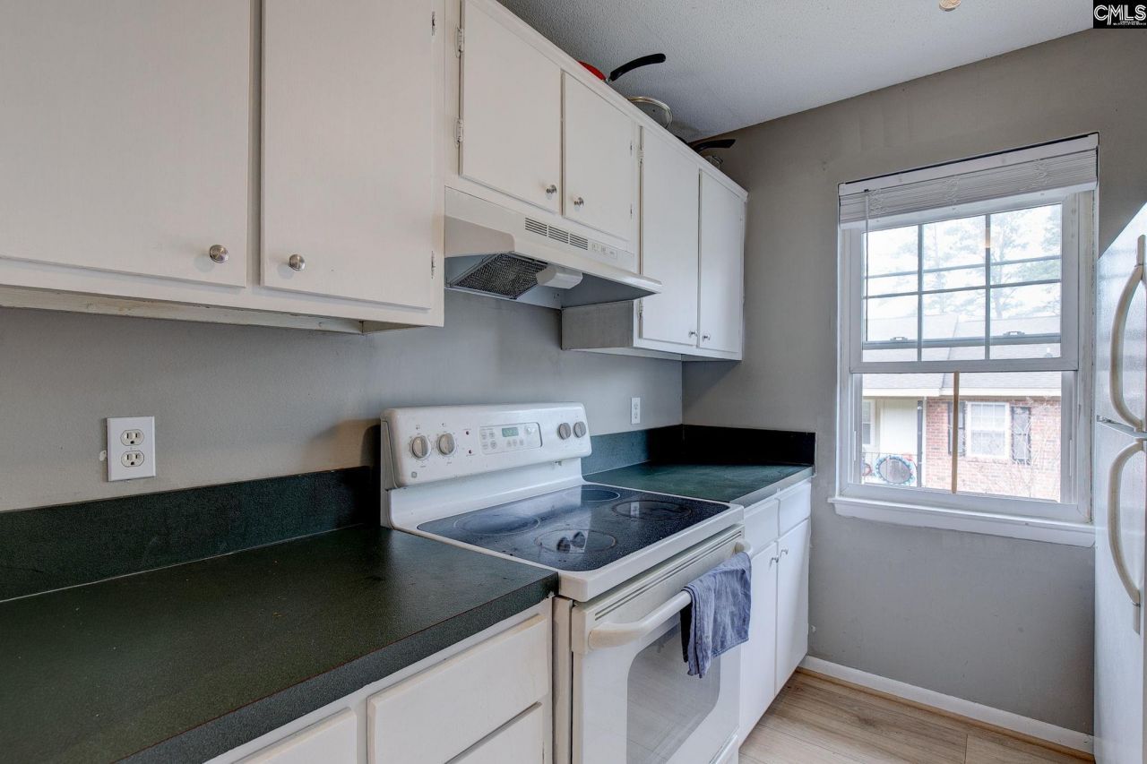 528 Wimbledon Court  Photo 10