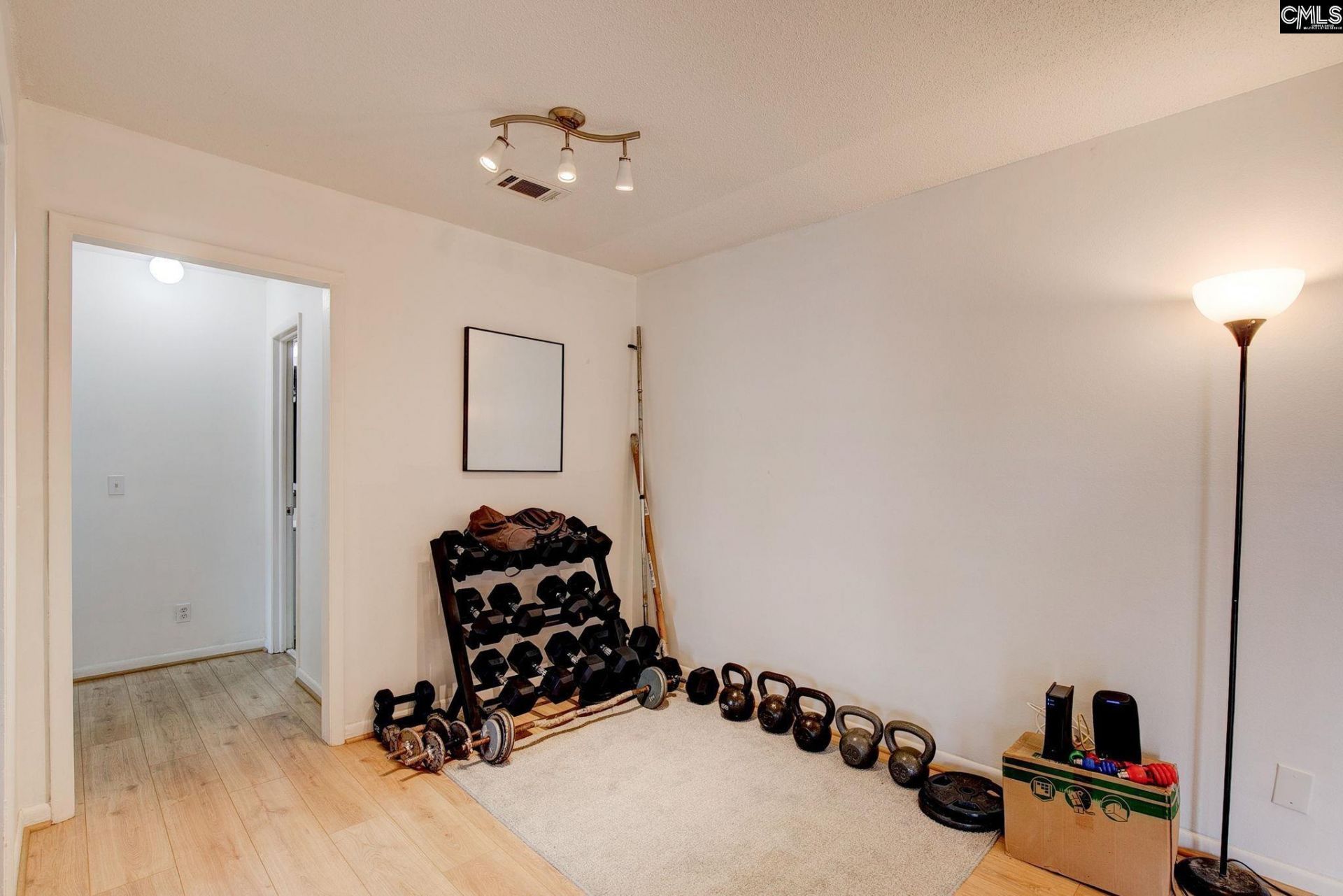 528 Wimbledon Court Photo 12