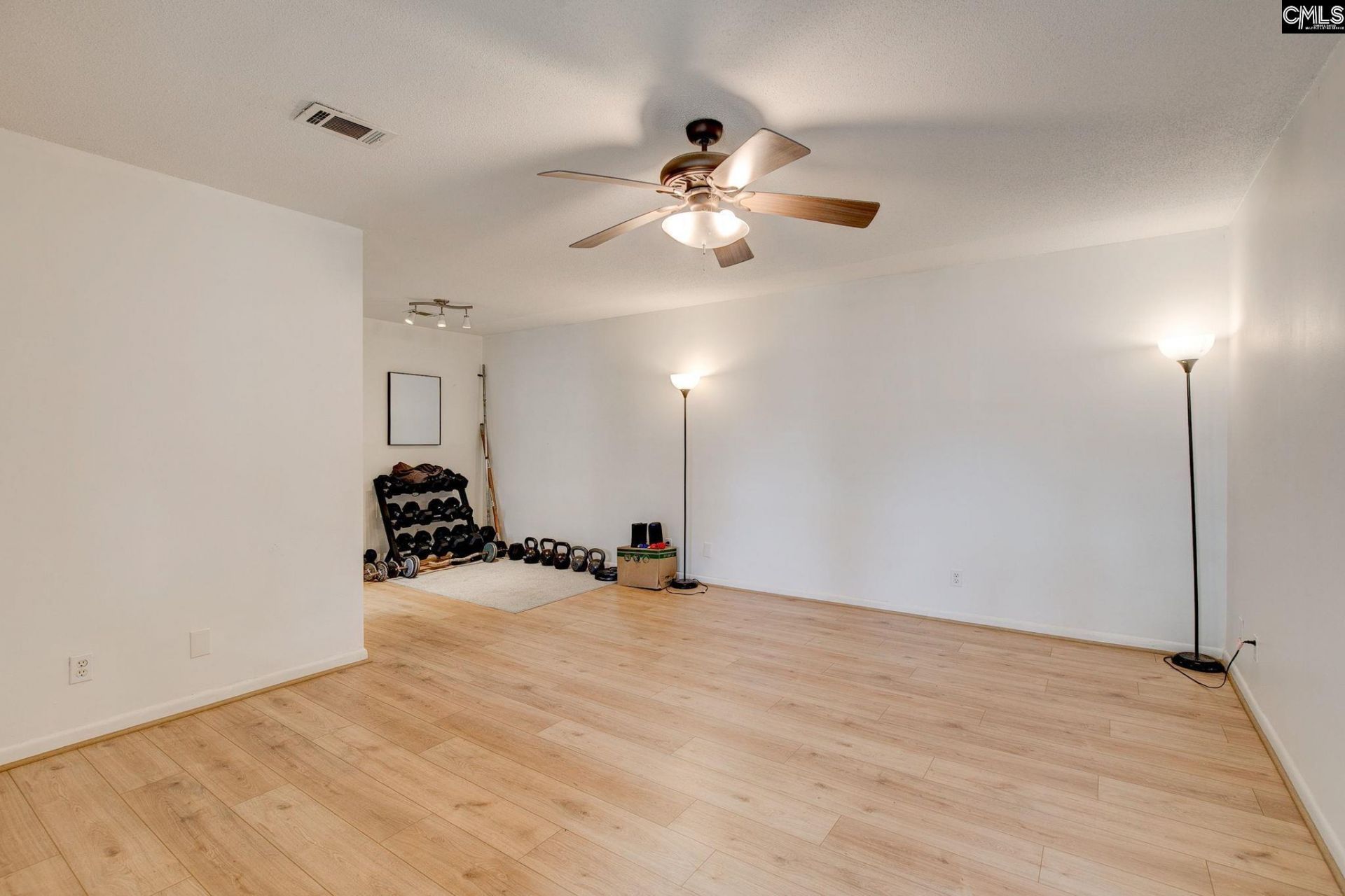 528 Wimbledon Court Photo 9