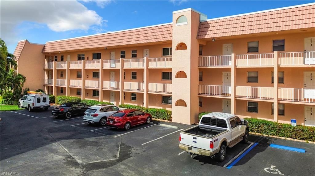 180 Turtle Lake Ct, Unit 103, Naples, FL 34105 Photo