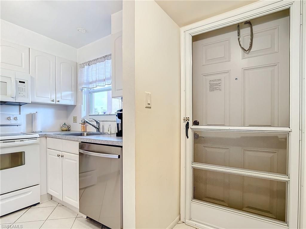 180 Turtle Lake Ct, Unit 103, Naples, FL 34105 Photo