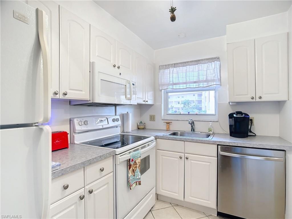 180 Turtle Lake Ct, Unit 103, Naples, FL 34105 Photo