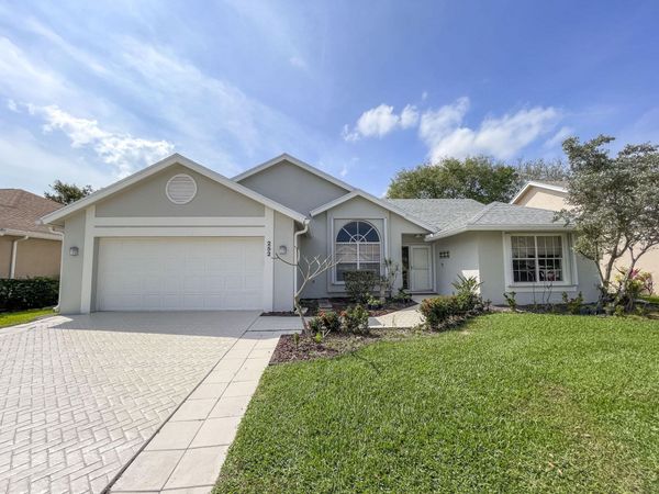 252 Moccasin Trail W, Jupiter, FL 33458