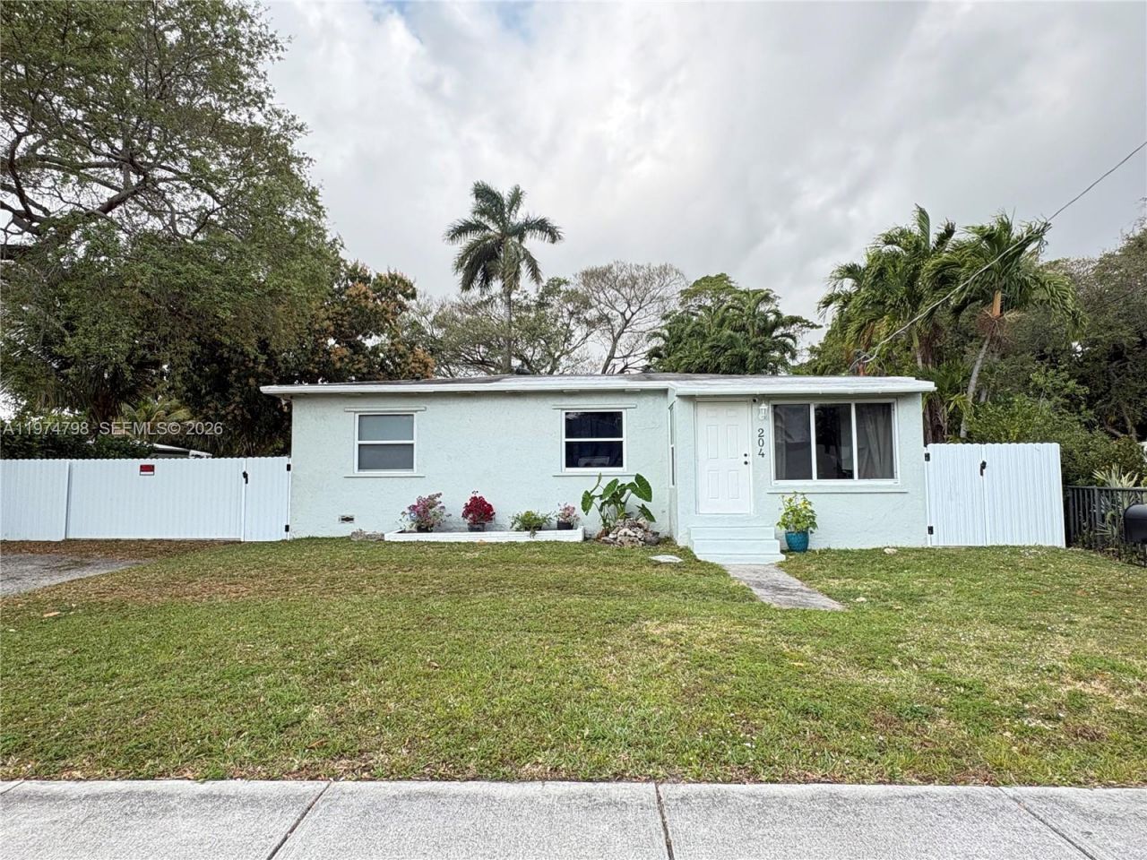 204 SW 7th Ave, Hallandale Beach, FL 33009 Photo