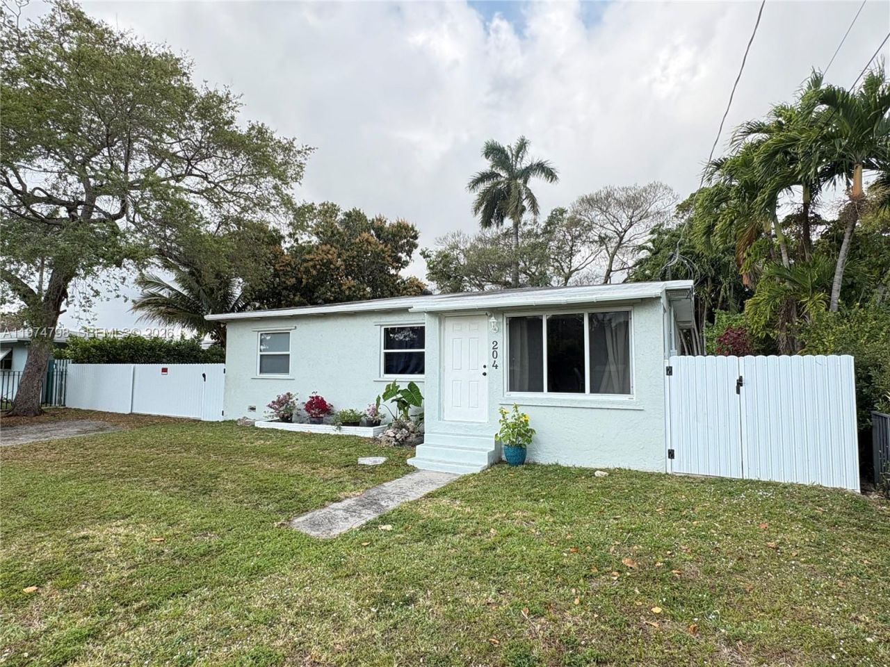 204 SW 7th Ave, Hallandale Beach, FL 33009 Photo