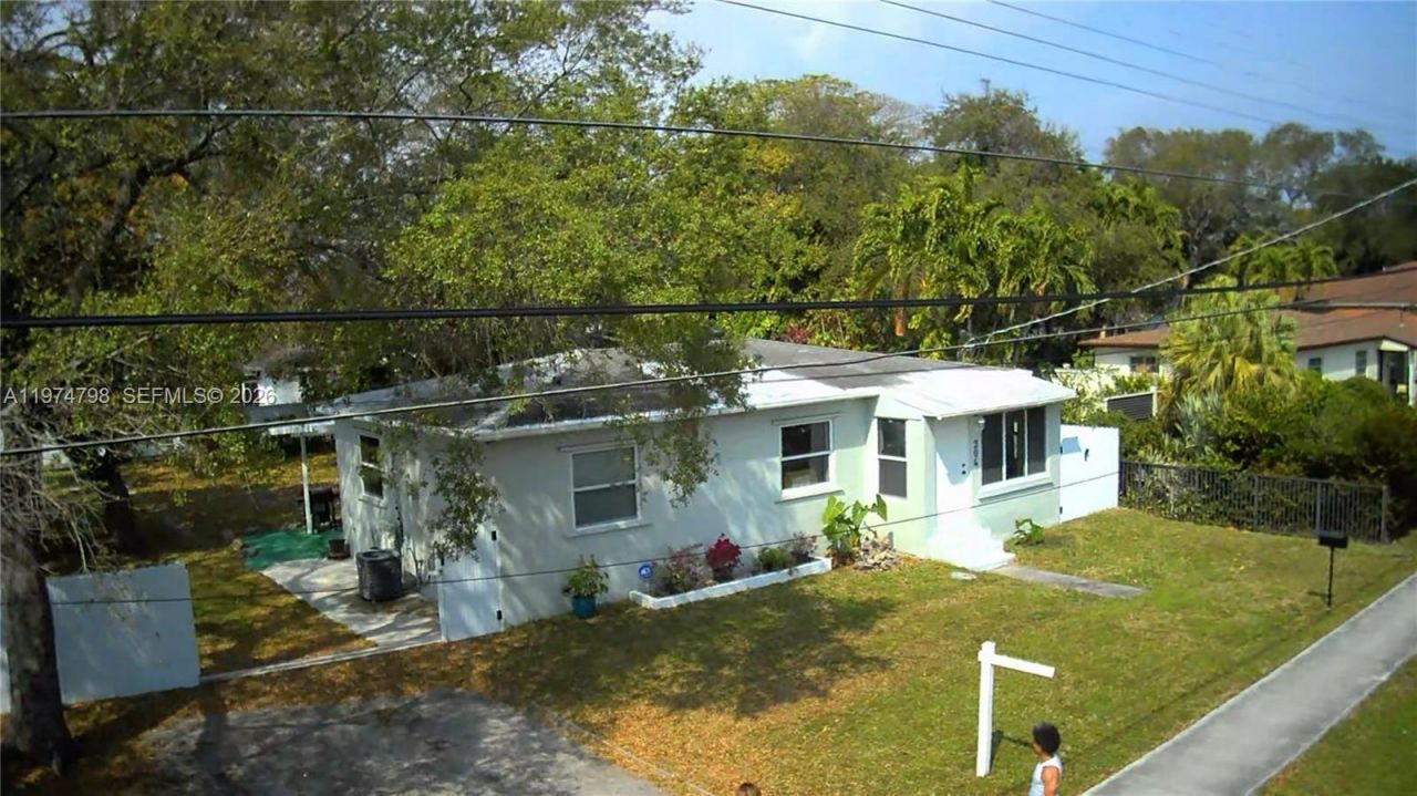 204 SW 7th Ave, Hallandale Beach, FL 33009 Photo