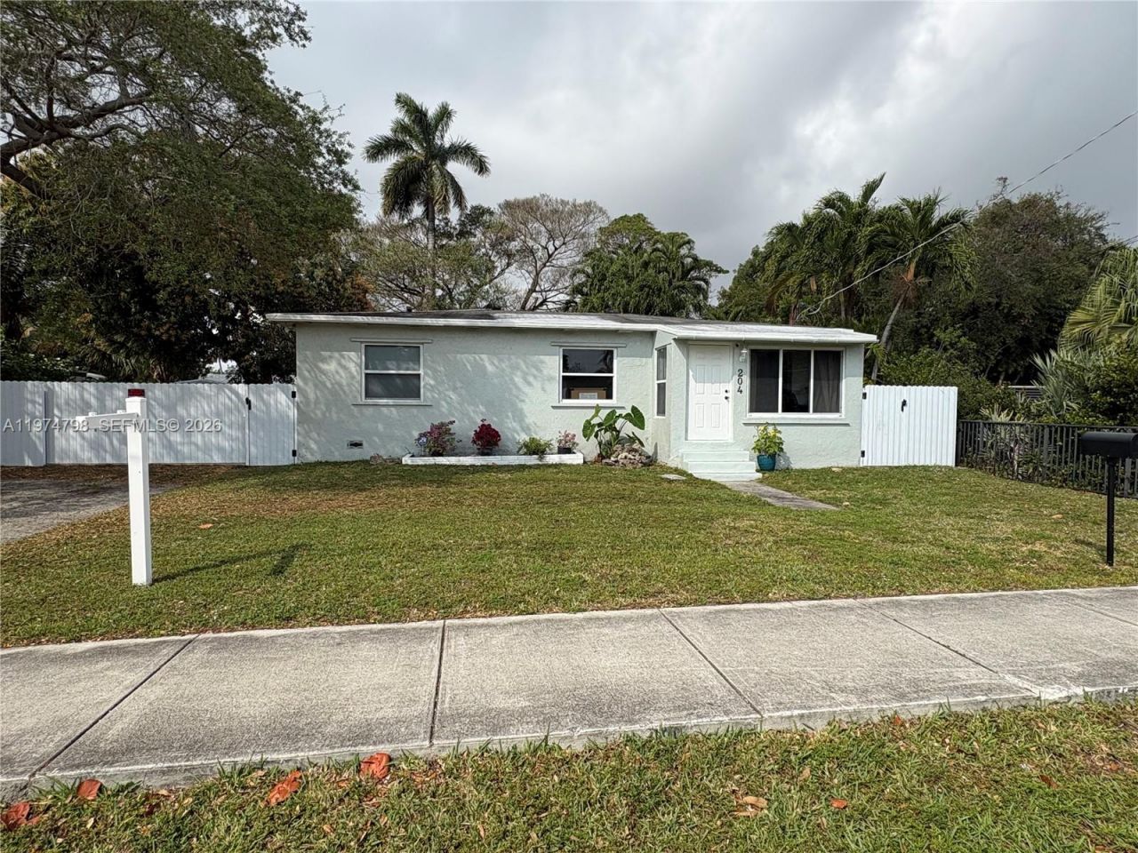 204 SW 7th Ave, Hallandale Beach, FL 33009 Photo