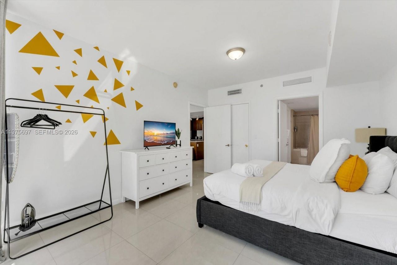 485 Brickell Ave, Unit 1807, Miami, FL 33131 Photo