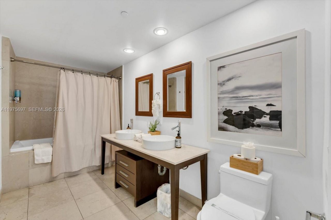 485 Brickell Ave, Unit 1807, Miami, FL 33131 Photo