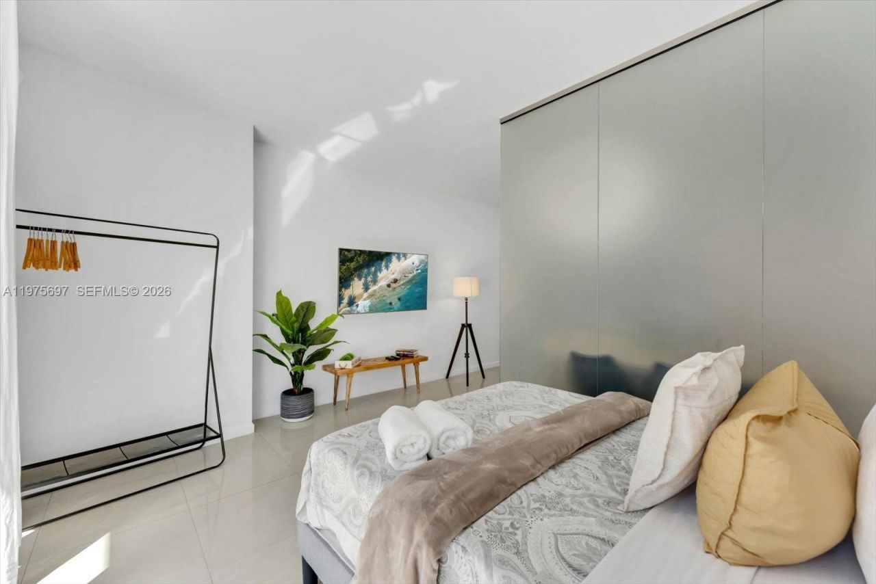 485 Brickell Ave, Unit 1807, Miami, FL 33131 Photo