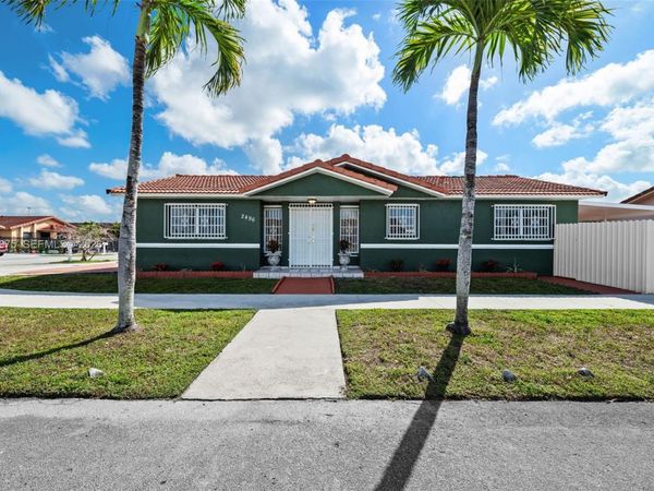 2496 W 70th Pl , Hialeah, FL 33016