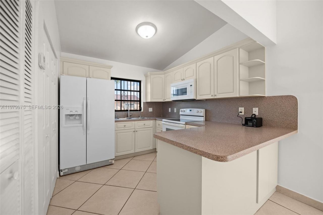 2496 W 70th Pl , Hialeah, FL 33016 Photo