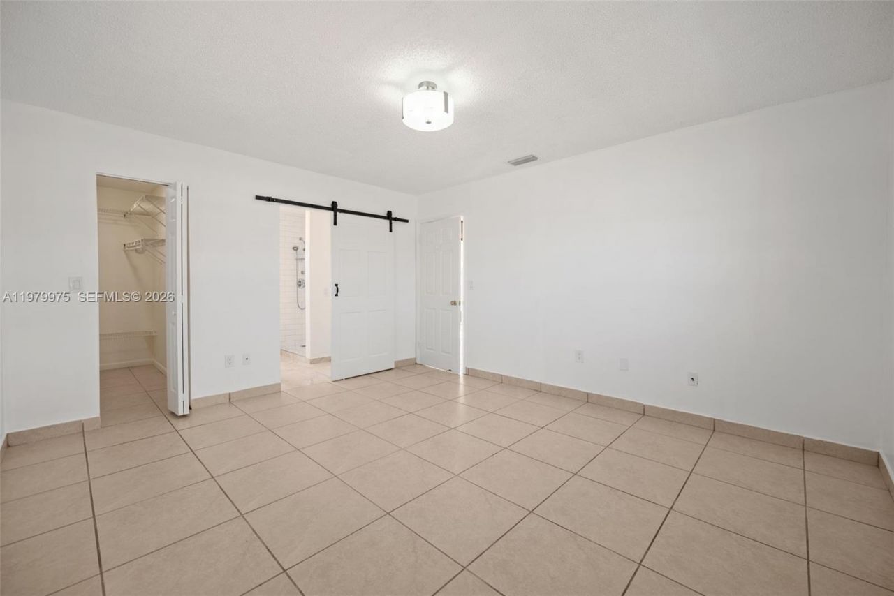 2496 W 70th Pl , Hialeah, FL 33016 Photo