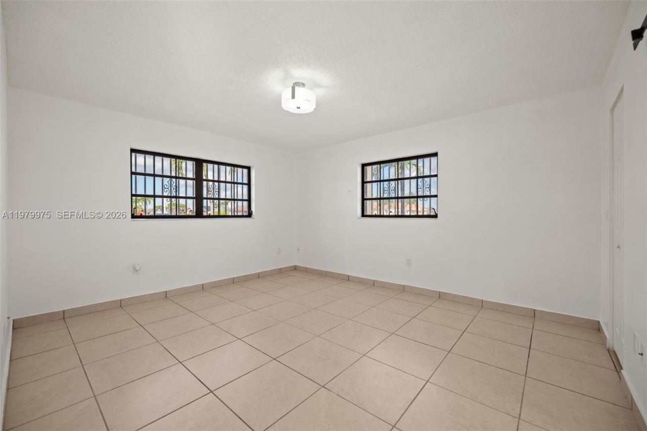 2496 W 70th Pl , Hialeah, FL 33016 Photo