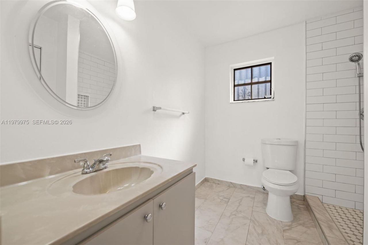 2496 W 70th Pl , Hialeah, FL 33016 Photo