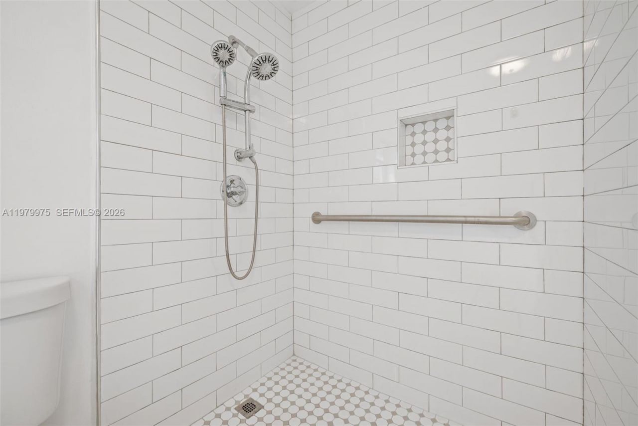 2496 W 70th Pl , Hialeah, FL 33016 Photo